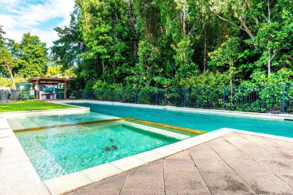 Blue Lagoon Villa B Cairns Bagian luar foto