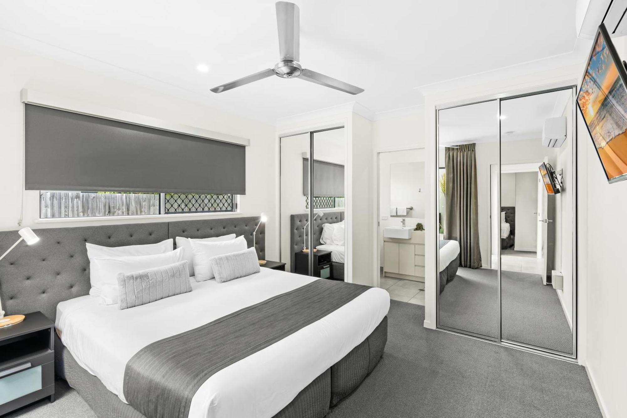 Blue Lagoon Villa B Cairns Bagian luar foto